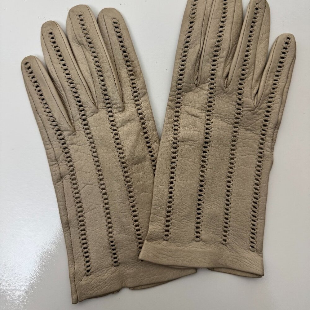 Vintage tan leather gloves